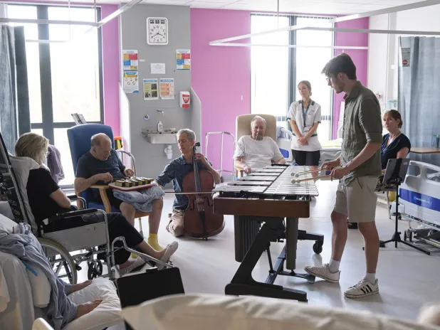 Britten Sinfonia takes live music to patients at Norfolk & Norwich University Hospital