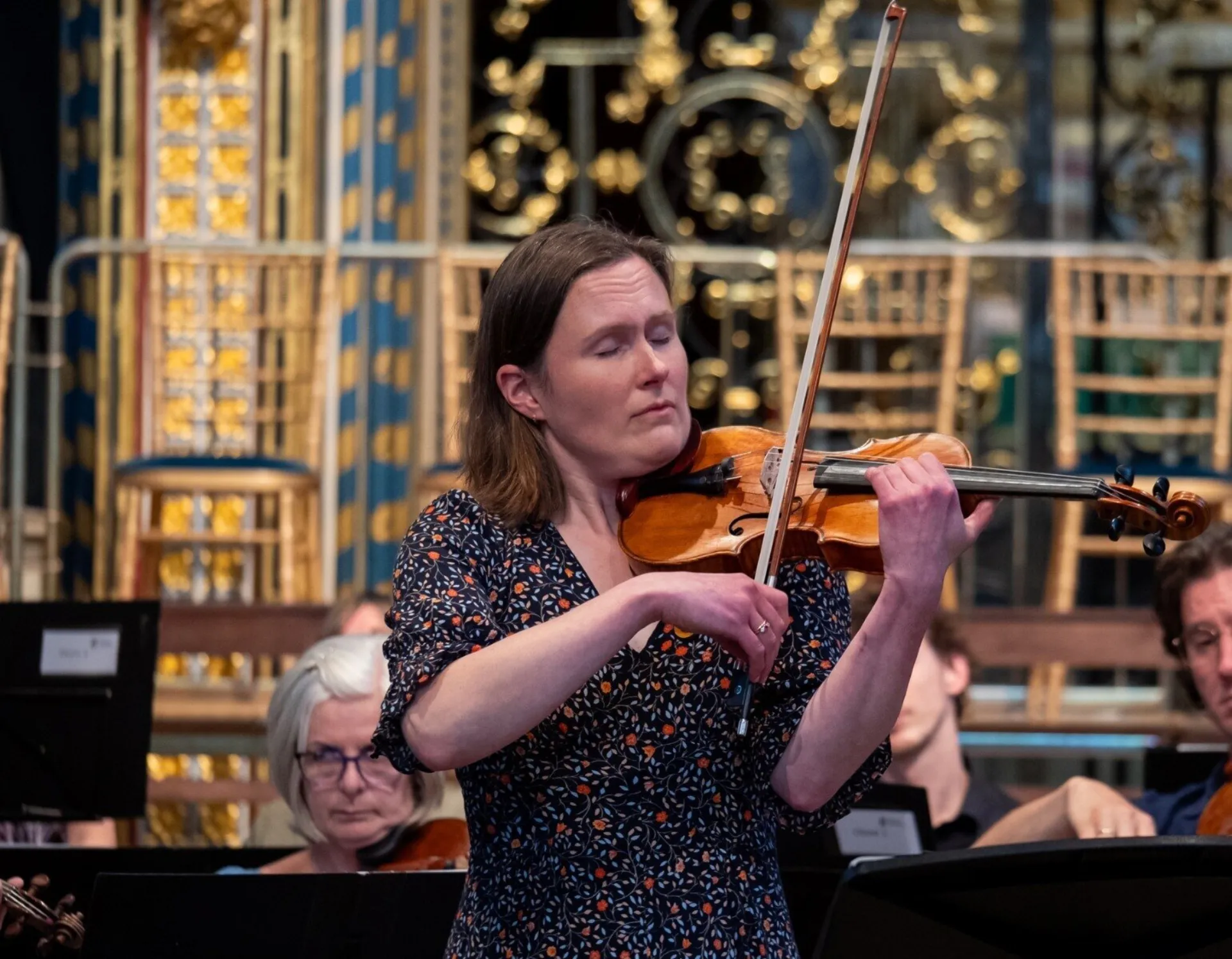 Zoë Beyers leading Britten Sinfonia at Westminster Abbey